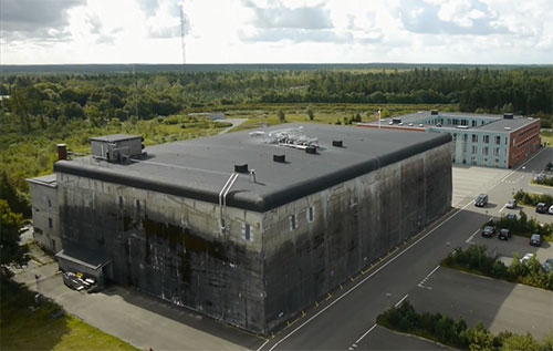 Her ser vi BK1137 - Dette er i dag navnet på den største bunker bygget i Danmark af tyskerne i 2. verdenskrig. Bunkeren er placeret tæt på den nuværende hovedvej mellem Ilskov og Karup og kan ses fra denne